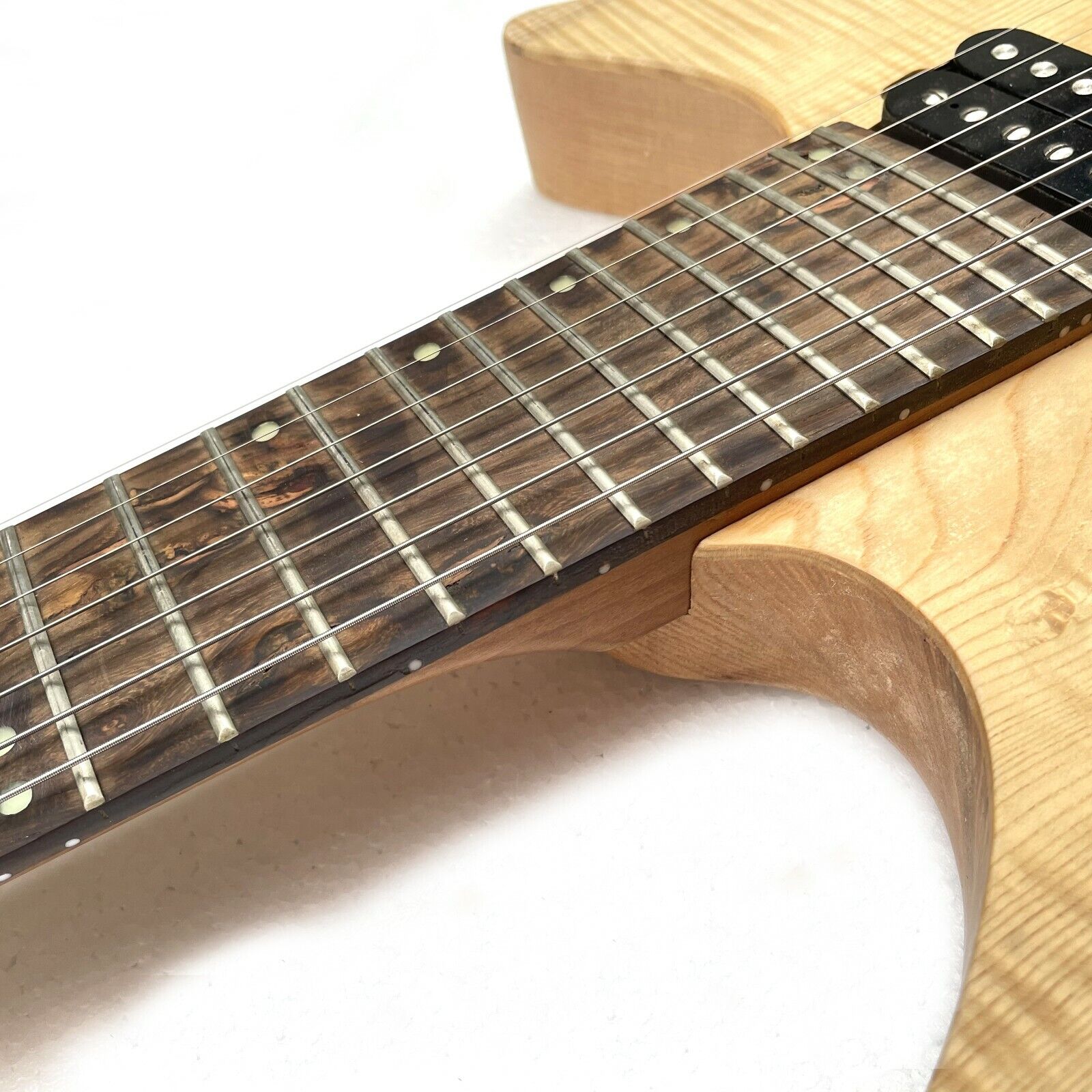 Musoo brand 7 strings fanned fret headless electric guitar(HF02)